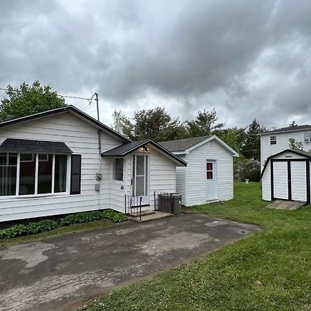 Cozy Chalet Near The Beach Shediac Exterior foto