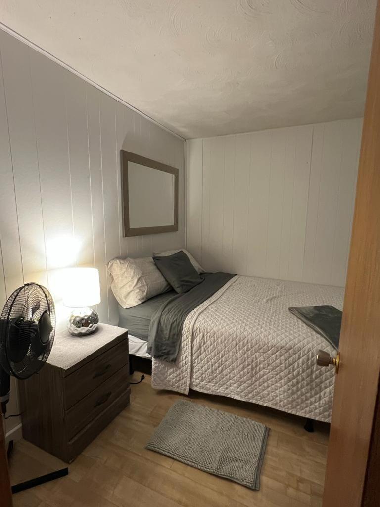Cozy Chalet Near The Beach Shediac Exterior foto